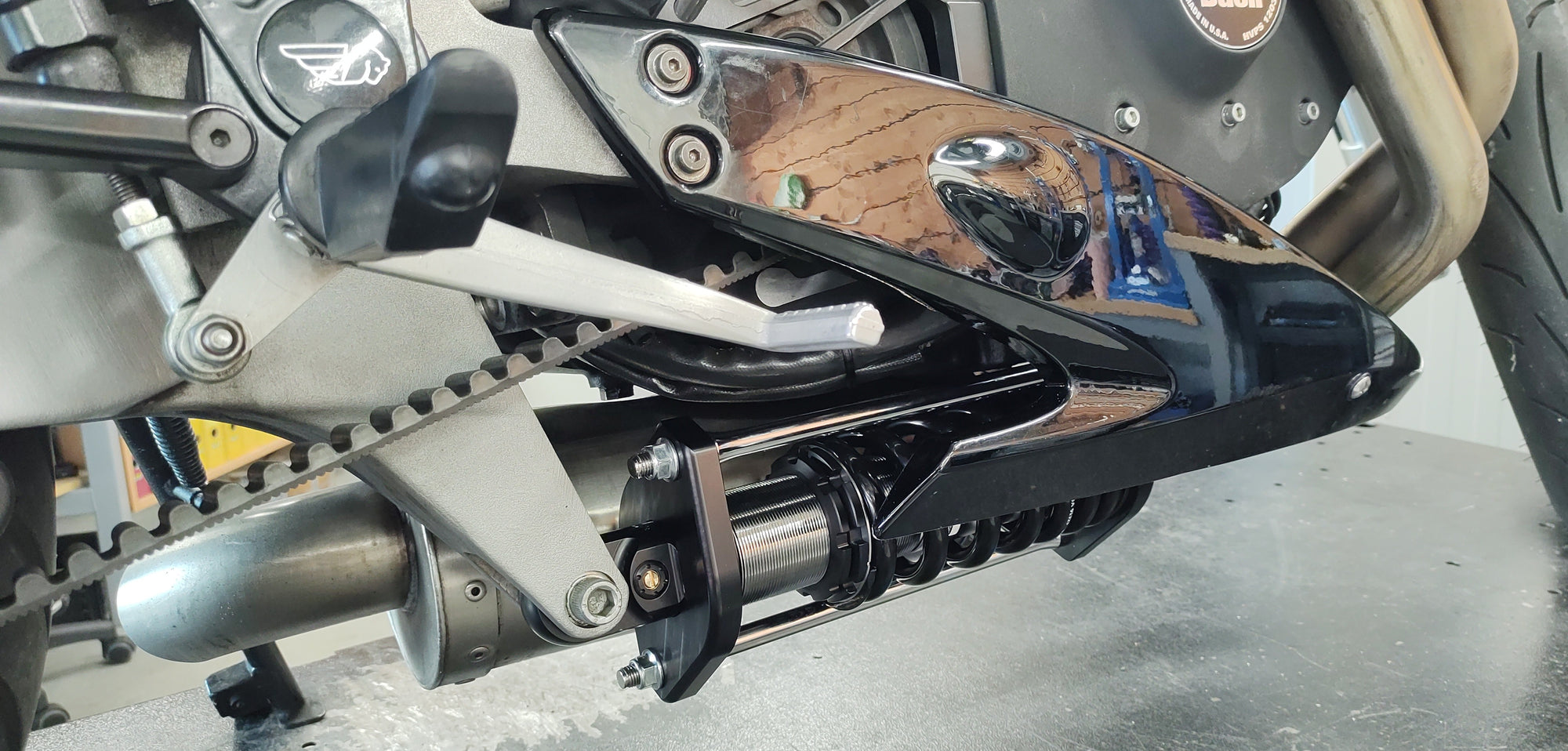 Type 461 Hose-Attached Reservoir Shock