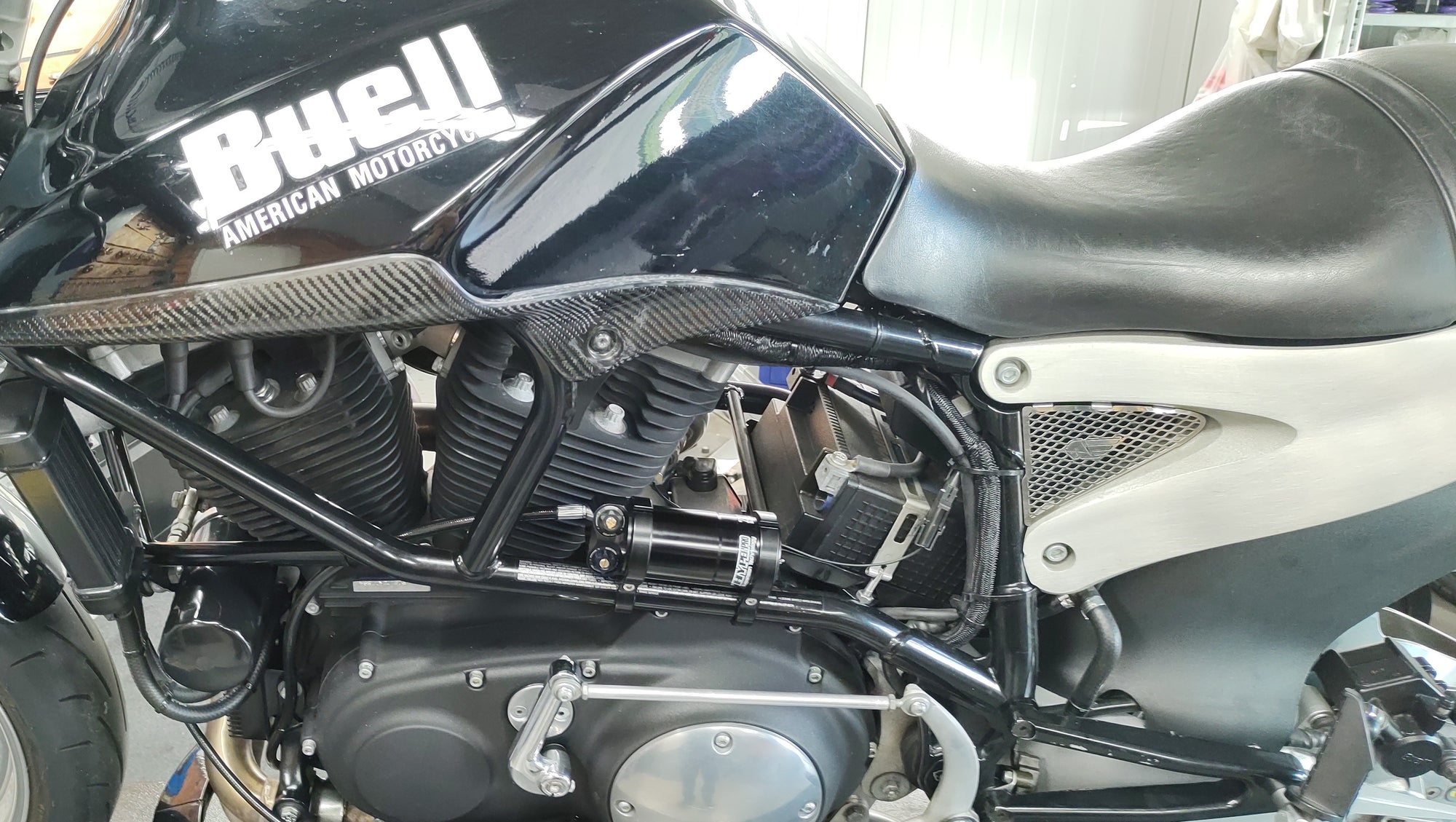 Type 461 Hose-Attached Reservoir Shock